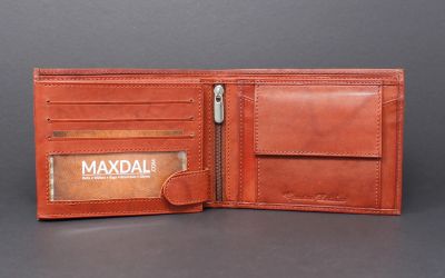 cowhide leather bi-fold wallet