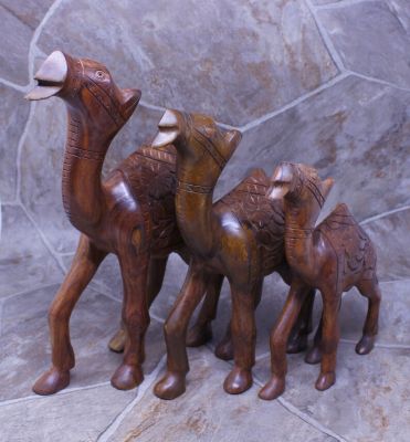 Set of 3 wooden camel with hand engraved details